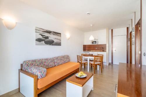 Apartamento de 1 dormitorio con vistas parciales al mar del hotel Altair. Foto 16