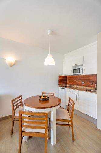 Apartamento de 1 dormitorio con vistas parciales al mar del hotel Altair. Foto 18