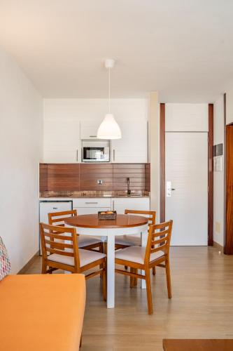 Apartamento de 1 dormitorio con vistas parciales al mar del hotel Altair. Foto 35