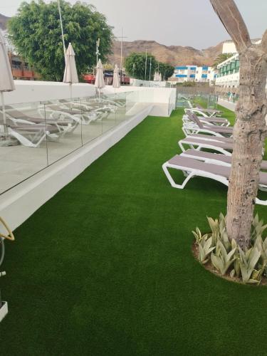 Apartamento de 1 dormitorio con vistas a la piscina del hotel Apartamentos Florida Gran Canaria. Foto 2