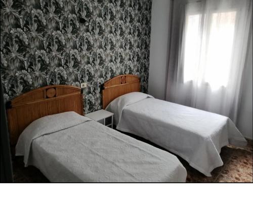 Habitación Doble con baño privado - 2 camas del hotel Hostal Alcaravaneras - Adults Only