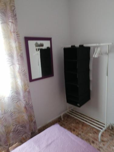 Habitación Doble con balcón - 2 camas del hotel Hostal Alcaravaneras - Adults Only. Foto 12