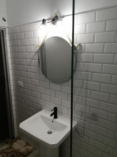 Habitación Individual con baño compartido del hotel Hostal Alcaravaneras - Adults Only. Foto 4