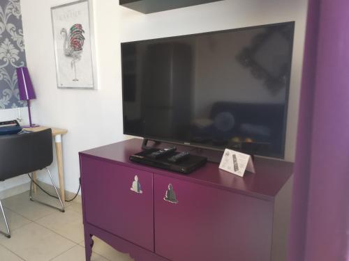 Suite del hotel Rainbow Golf Gay Men-only Resort. Foto 15