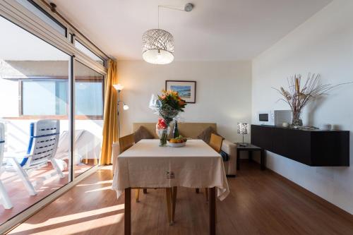 Apartamento Deluxe con vistas al mar del hotel Apartamentos El Paseo. Foto 13