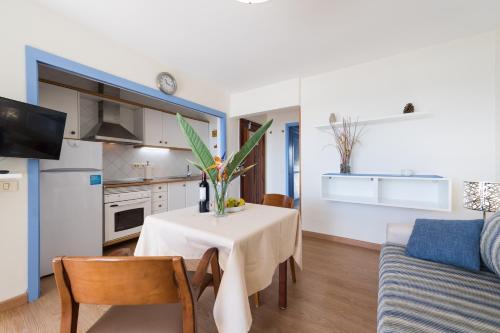 Apartamento Deluxe con vistas al mar del hotel Apartamentos El Paseo. Foto 21