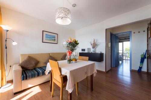 Apartamento Deluxe con vistas al mar del hotel Apartamentos El Paseo. Foto 24