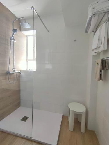 Apartamento Exterior de 1 dormitorio con vistas al mar del hotel Apartamentos El Paseo. Foto 13