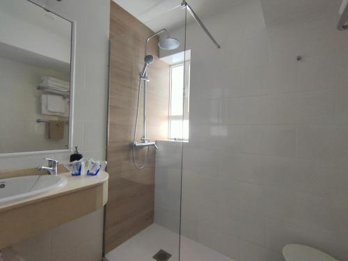 Apartamento Exterior de 1 dormitorio con vistas al mar del hotel Apartamentos El Paseo. Foto 15