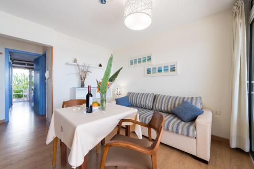 Apartamento de 1 dormitorio con vistas al mar del hotel Apartamentos El Paseo. Foto 21