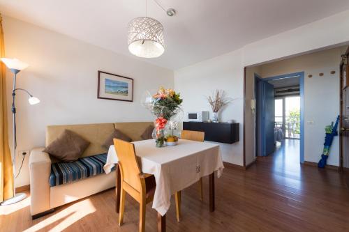 Apartamento Deluxe con vistas al mar del hotel Apartamentos El Paseo. Foto 5