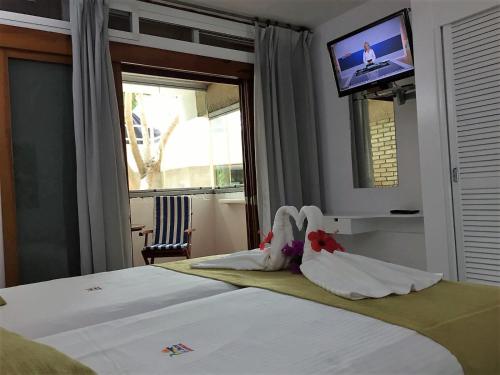 Apartamento de 1 dormitorio con vistas a la piscina del hotel Apartamentos El Paseo. Foto 5