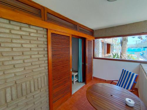 Apartamento de 1 dormitorio exterior con vistas a la piscina del hotel Apartamentos El Paseo. Foto 6