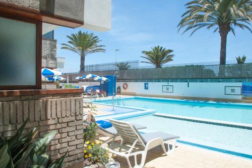 Apartamento de 1 dormitorio exterior con vistas a la piscina del hotel Apartamentos El Paseo. Foto 7