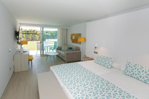 Suite Junior con terraza - Planta baja del hotel Santa Monica Suites. Foto 2