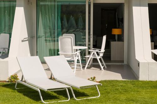 Suite Junior con terraza - Planta baja del hotel Santa Monica Suites. Foto 4