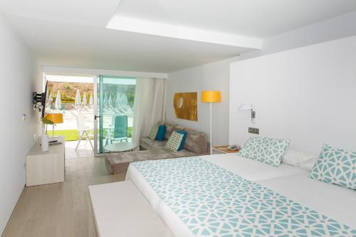 Suite Junior con terraza - Planta baja del hotel Santa Monica Suites. Foto 1