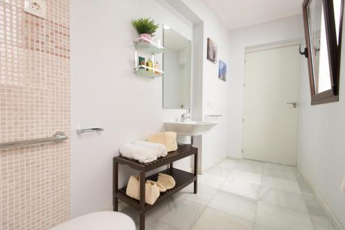 Apartamento de 1 dormitorio - Planta baja - PE1 Plaza Europa 2 del hotel The Zentral Suites and Apartments. Foto 14