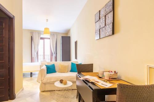 Estudio con balcón del hotel Puerta San Esteban. Foto 12