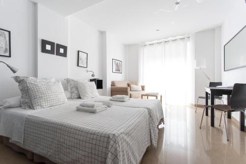 Estudio con balcón - Calle Adolfo Rodríguez Jurado 8 - 5ª planta del hotel Diaber