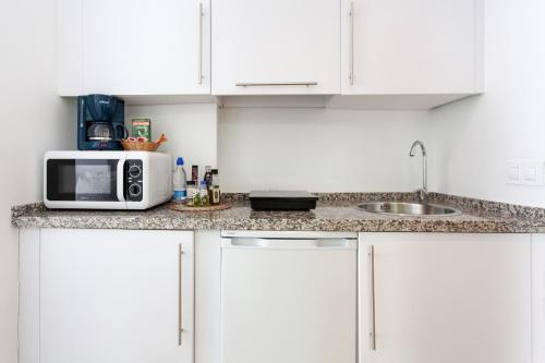 Estudio con balcón - Calle Adolfo Rodríguez Jurado 8 - 5ª planta del hotel Diaber. Foto 3