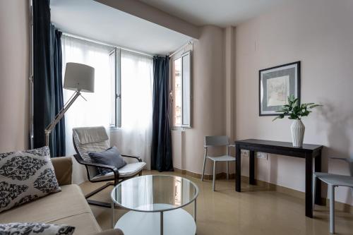 Estudio - Calle Adolfo Rodríguez Jurado, 8, 4ª planta del hotel Diaber. Foto 2