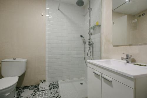 Habitación Doble con balcón del hotel The Boutike Guesthouse -. Foto 9