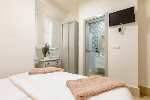 Habitación Doble Económica - 1 o 2 camas del hotel Plaza Santa Cruz. Foto 2