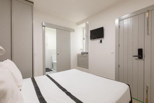 Habitación Doble Económica - 1 o 2 camas del hotel Plaza Santa Cruz. Foto 13