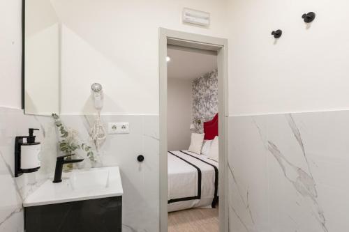 Habitación Doble Económica - 1 o 2 camas del hotel Plaza Santa Cruz. Foto 16