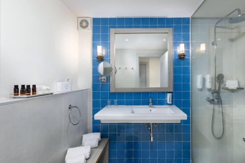 Terraza solárium única del hotel Corallium Dunamar By Lopesan Hotels - Adults Only. Foto 4