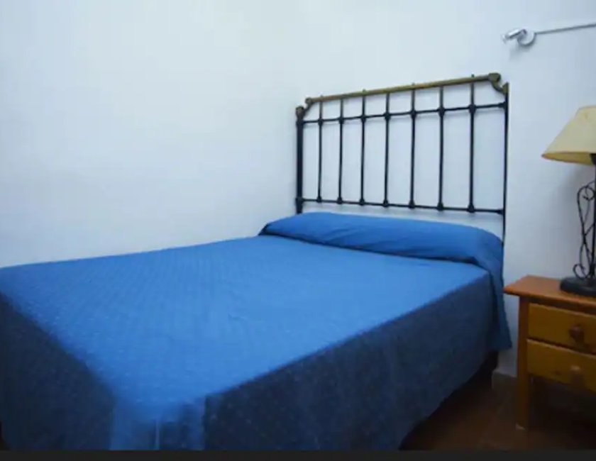 Habitación clásica con 1 cama doble o 2 individuales, baño privado del hotel Pension Santa Maria La Blanca. Foto 3