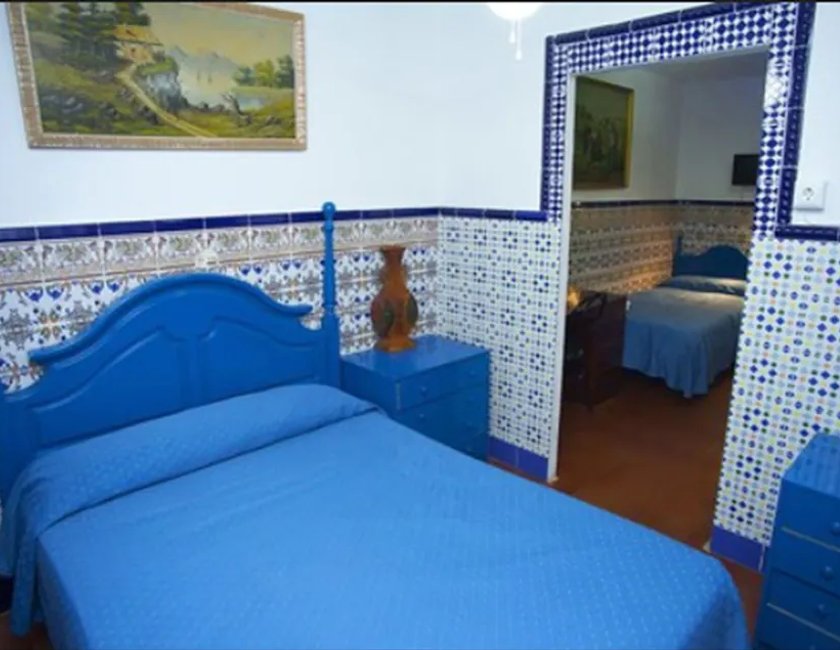 Habitación individual, baño privado del hotel Pension Santa Maria La Blanca