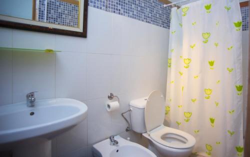 Habitación Doble con baño privado - 2 camas del hotel Pension Santa Maria La Blanca. Foto 1