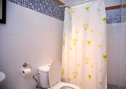 Habitación Doble con baño privado - 2 camas del hotel Pension Santa Maria La Blanca. Foto 3