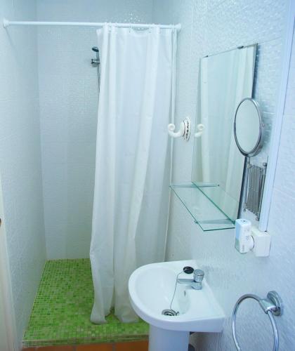 Habitación Individual Estándar con baño compartido del hotel Pension Santa Maria La Blanca. Foto 3