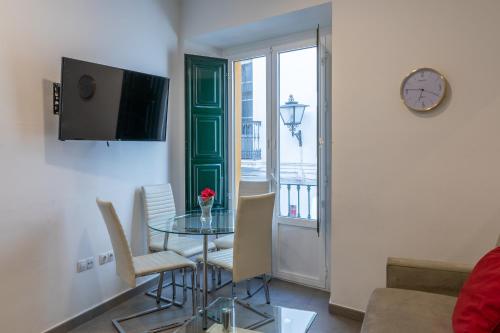 Apartamento Balcón o Terraza Con Cocina 1 habitación Sofá Cama incluido 1 Cama doble del hotel Reservaloen Terrazas de la Catedral. Foto 8