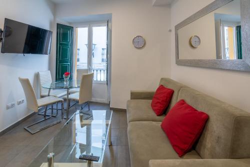 Apartamento Balcón o Terraza 1 habitación Sofá Cama incluido 1 Cama doble kitchenette del hotel Reservaloen Terrazas de la Catedral. Foto 10