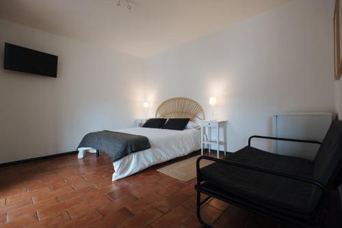 Estudio Deluxe con cama grande del hotel Corral Del Conde. Foto 1