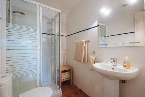 Estudio Deluxe con cama grande del hotel Corral Del Conde. Foto 2