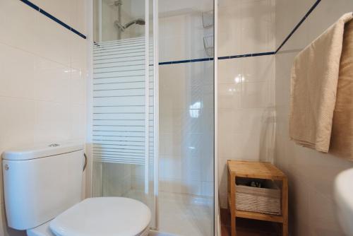 Estudio Deluxe con cama grande del hotel Corral Del Conde. Foto 5