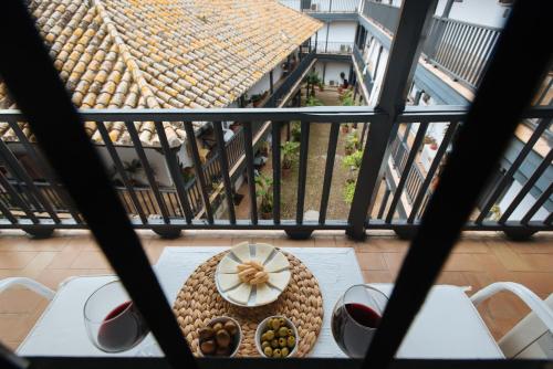 Estudio Deluxe con cama grande del hotel Corral Del Conde. Foto 9