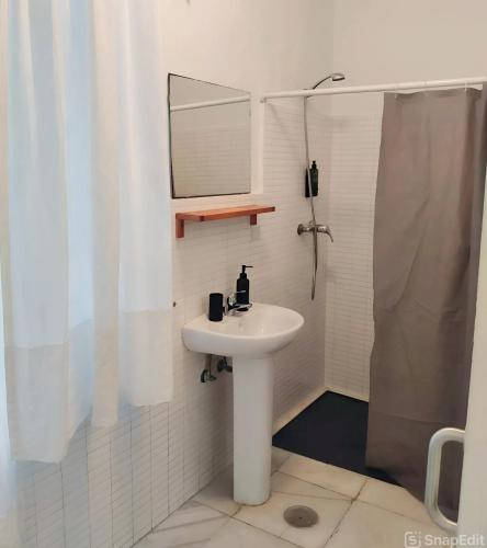 Habitación Doble adaptada para personas con movilidad reducida del hotel La Central Sevilla. Foto 2