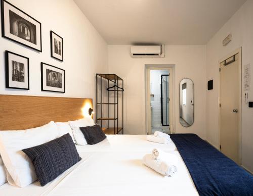 Habitación Doble - 2 camas del hotel La Central Sevilla. Foto 2