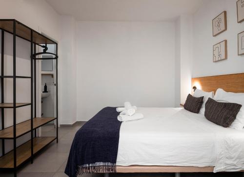 Habitación Estándar - 1 cama grande del hotel La Central Sevilla. Foto 1