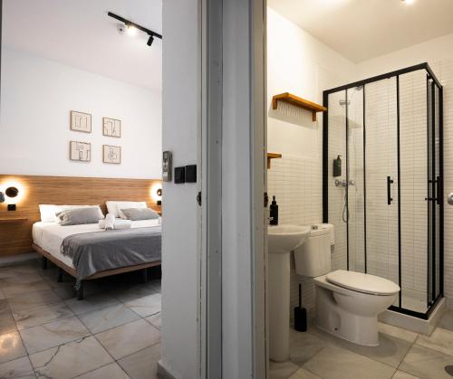 Habitación Doble con baño compartido - 2 camas del hotel La Central Sevilla. Foto 1