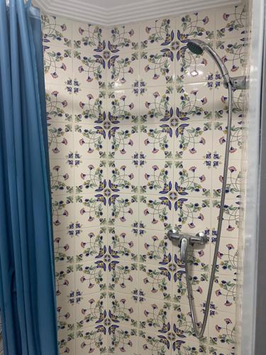 Habitación Individual con baño privado del hotel Alcobia. Foto 4