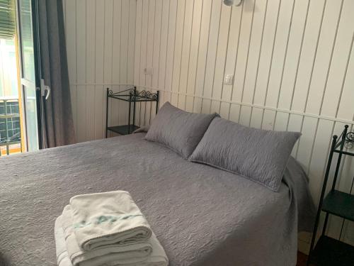 Habitación Doble con baño privado del hotel Alcobia. Foto 9