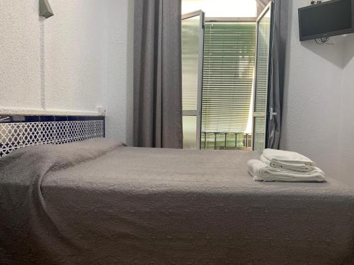 Habitación Doble con baño privado del hotel Alcobia. Foto 11