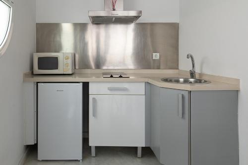 Apartamento Con Cocina 1 habitación Sofá Cama incluido 1 Cama doble del hotel Apartamentos Mariano De Cavia. Foto 14